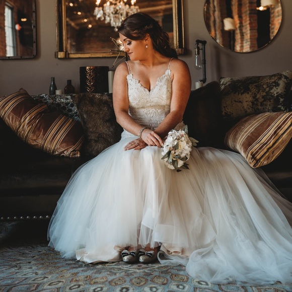 Meet your Posher, Emily - Picture 3 of 3